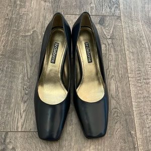 NWOT Liz Claiborne Dark Blue Angelina Pumps